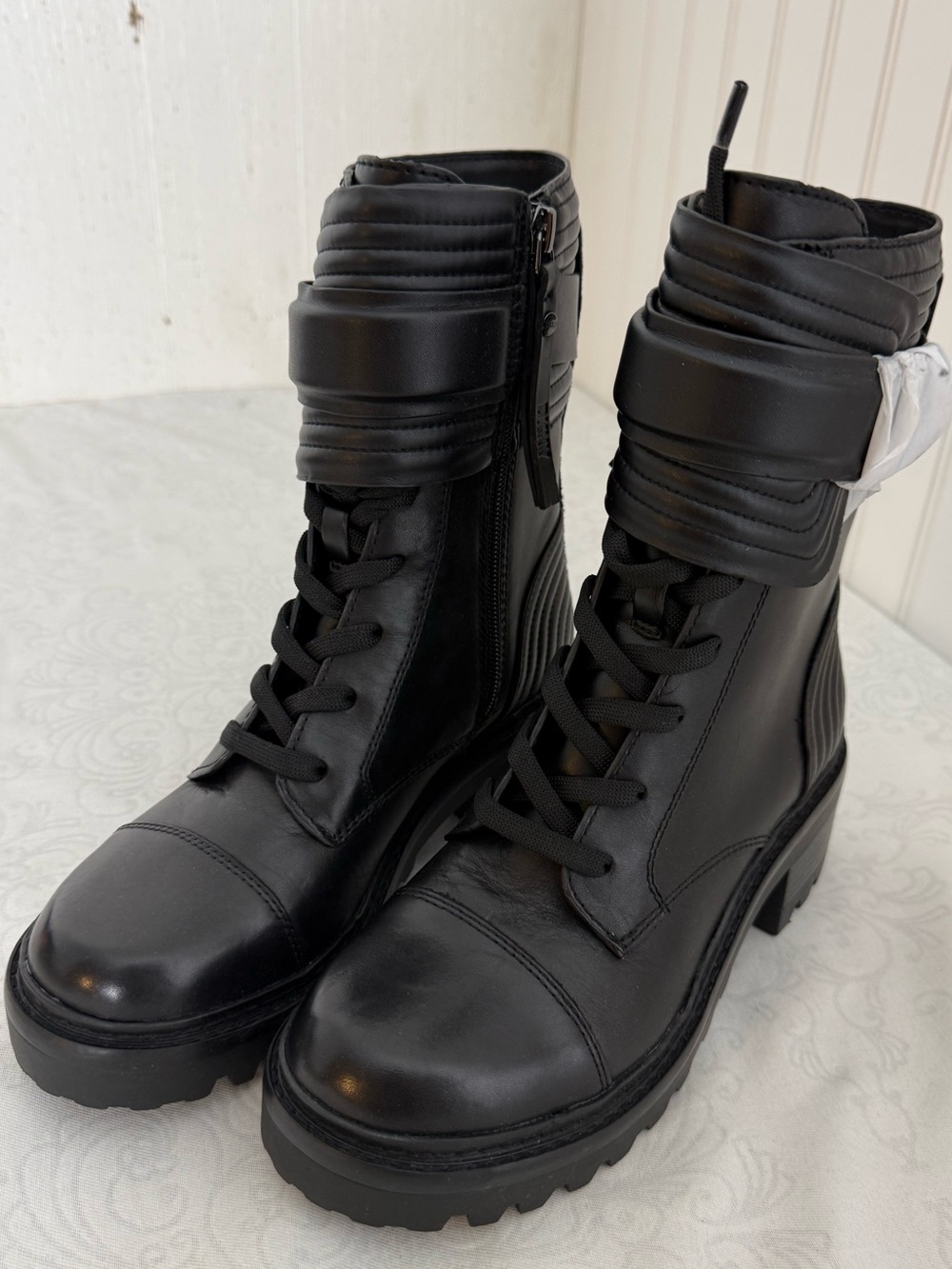 DKNY Women's Smooth Lace Up with Zipper Leather Combat Moto Boots Black Size 5.5